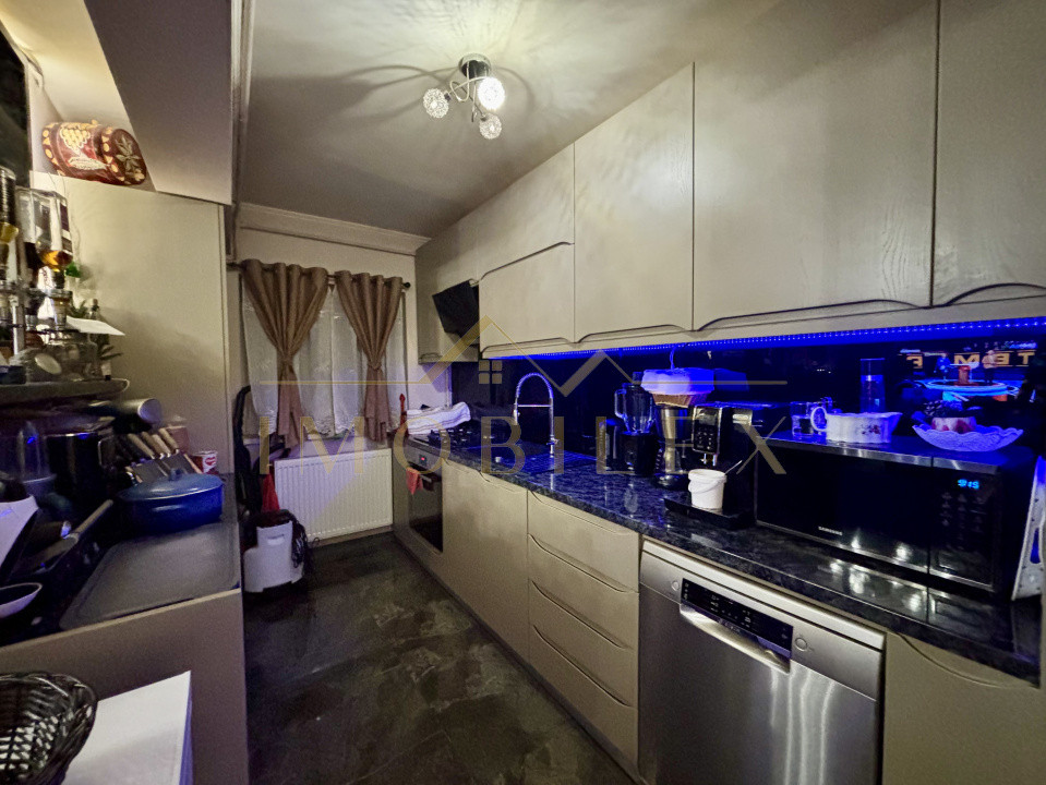 Apartament 3 camere, zona Eroilor