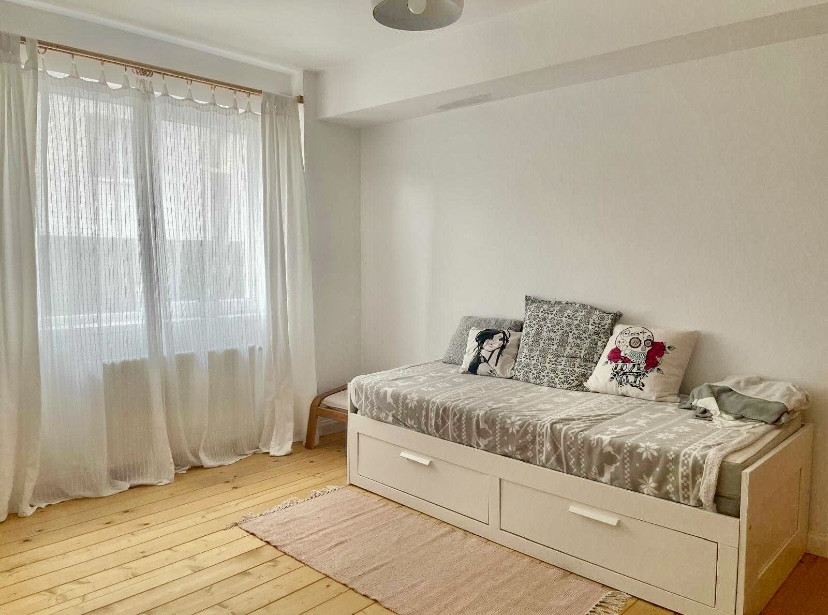 Apartament 2 camere de inchiriat, parcare, zona Vivo 