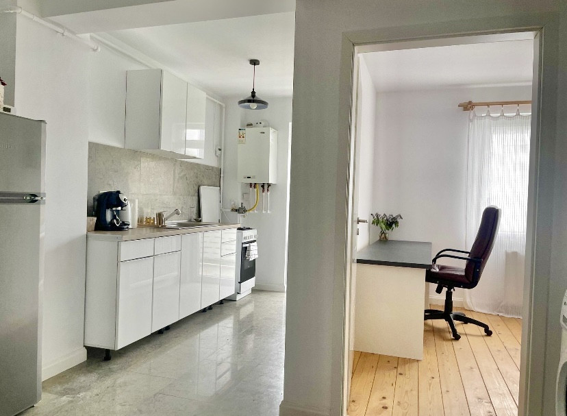 Apartament 2 camere de inchiriat, parcare, zona Vivo 