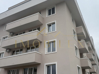 Apartament 2 camere, terasă, ansamblu nou, zona Cetății 