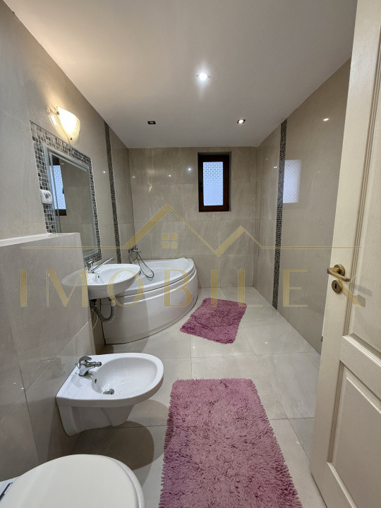 Apartament 3 camere, 2 parcari subterane, 68mp, zona Subcetate 