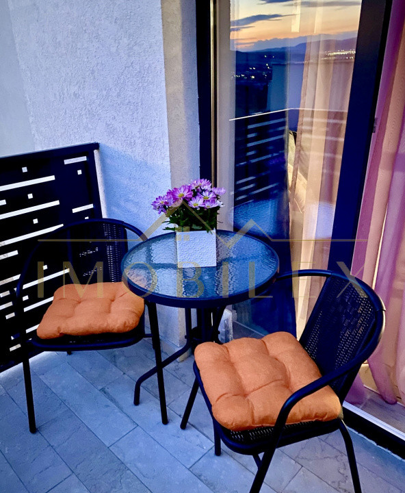 Apartament 3 camere, zona Vivo