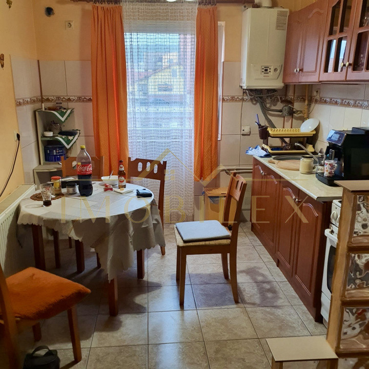 Apartament decomandat, mobilat, zona Florilor