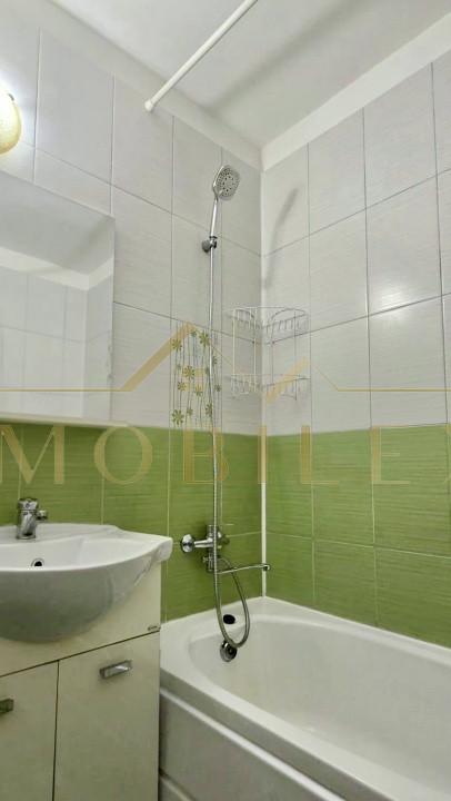 Apartament 3 camere, decomandate, zona Porii