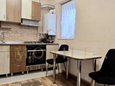 Apartament 3 camere, decomandate, zona Porii