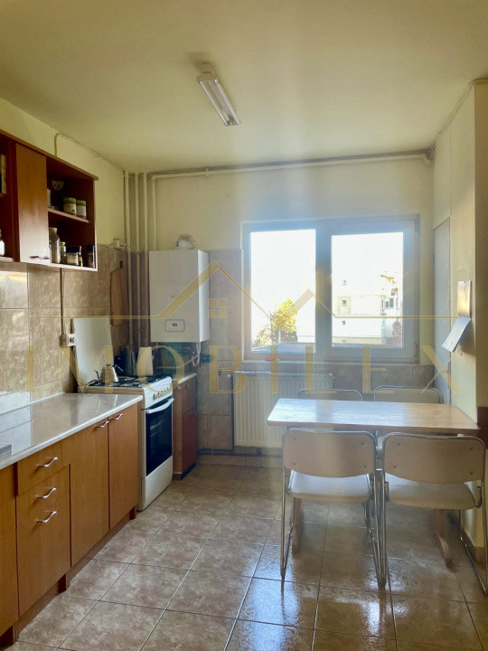 Apartament 3 camere, decomandate, zona Manastur