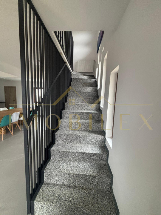 Casa tip Vilă 420mp, 14 camere, 12 băi, teren 1000mp, zona Beliș 