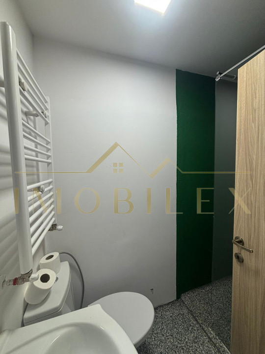 Casa tip Vilă 420mp, 14 camere, 12 băi, teren 1000mp, zona Beliș 