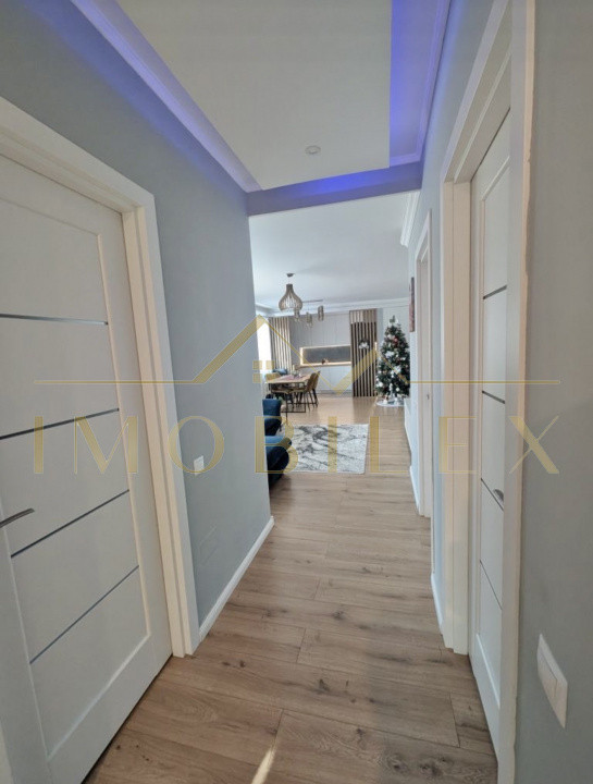 Apartament 3 camere, 2 băi , parcare subterană, zona Subcetate 