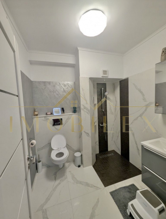 Apartament 3 camere, 2 băi , parcare subterană, zona Subcetate 