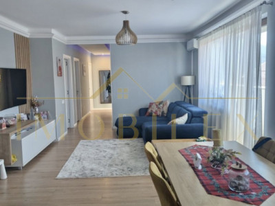 Apartament 3 camere, 2 băi , parcare subterană, zona Subcetate 