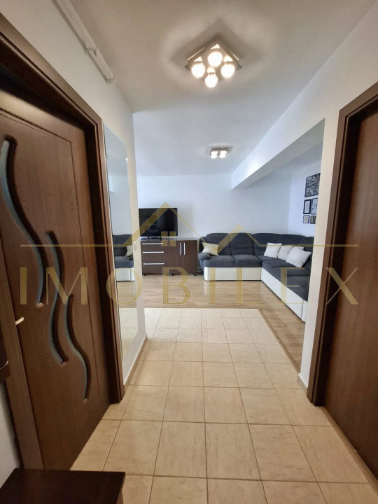 Apartament 3 camere, mobilat, parcare, zona Subcetate