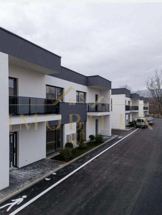 Casă tip Duplex de 130 mp + 100 mp teren cu 2 locuri de parcar zona Tineretului 