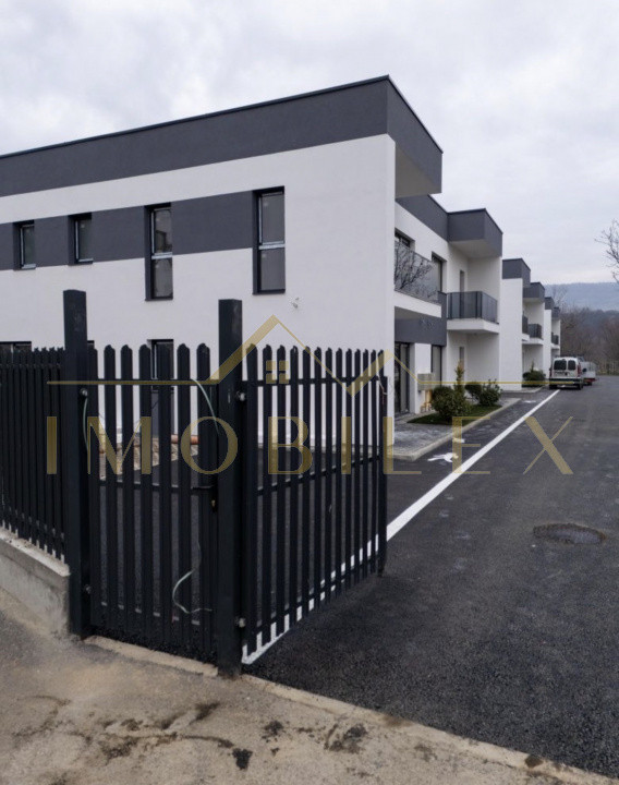 Casă tip Duplex de 130 mp + 100 mp teren cu 2 locuri de parcar zona Tineretului 