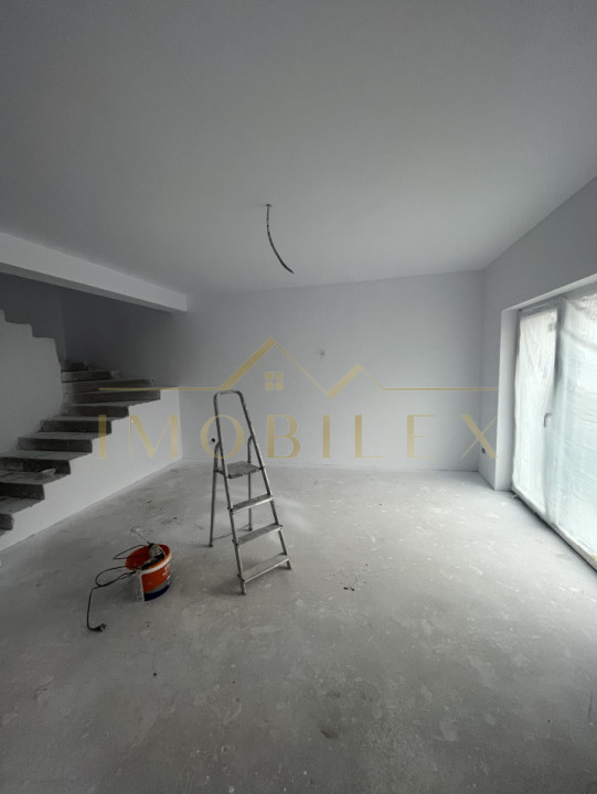 Casă tip Duplex de 130 mp + 100 mp teren cu 2 locuri de parcar zona Tineretului 