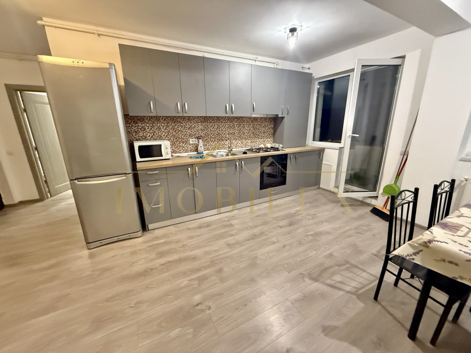 Apartament 3 camere, 2 băi, zona Cetății 