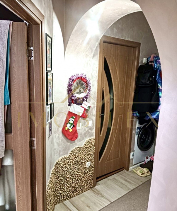 Apartament 2 camere, decomandate, zona Eroilor