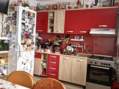 Apartament 2 camere, decomandate, zona Eroilor