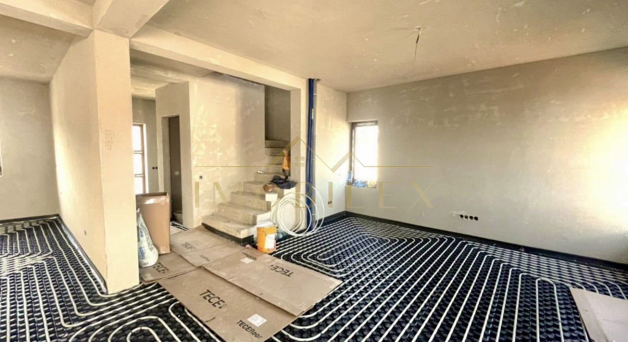 Casa tip duplex, 140mp, 4 camere, 3 băi, zona Vivo