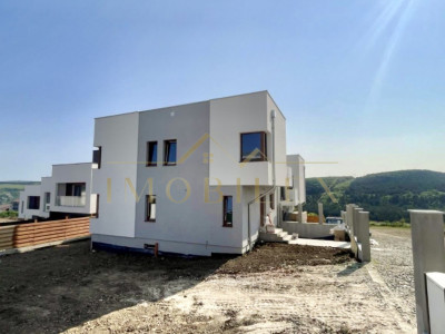 Casa tip duplex, 140mp, 4 camere, 3 băi, zona Vivo