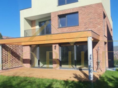Vila modernă cu terase panoramice 240 mp