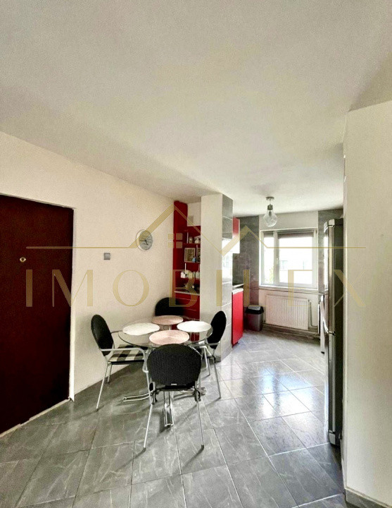 Apartament spatios, 4 camere, decomandate, zona Manastur
