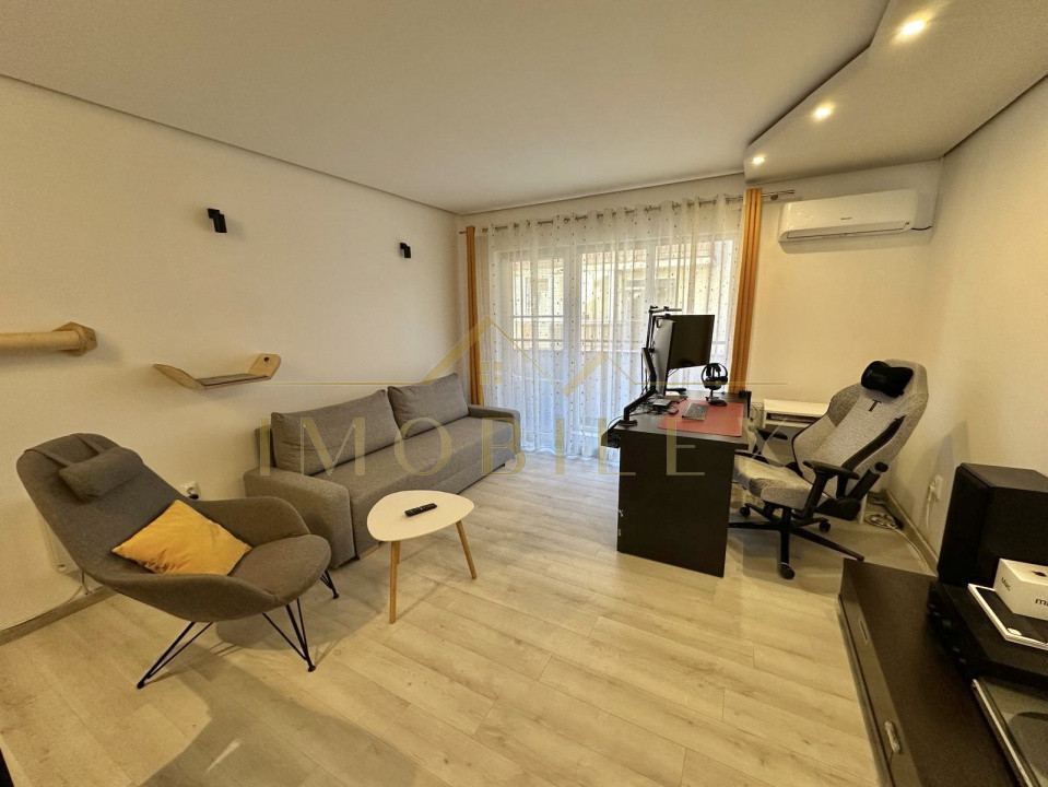 Apartament 2 camere decomandate, parcare, zona Eroilor