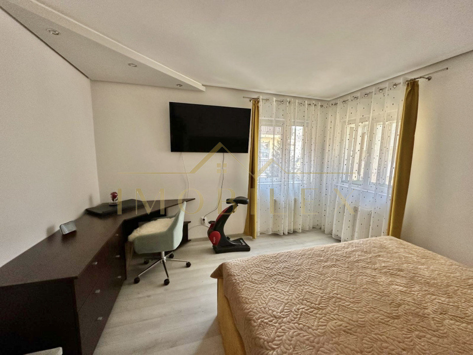 Apartament 2 camere decomandate, parcare, zona Eroilor