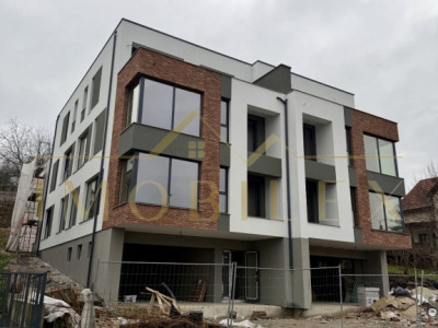 Apartament 4 camere, tip vila, zona Campului