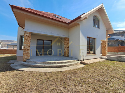 Casă individuală spațioasă în Chinteni 294 mp utili teren 570 mp semifinisată