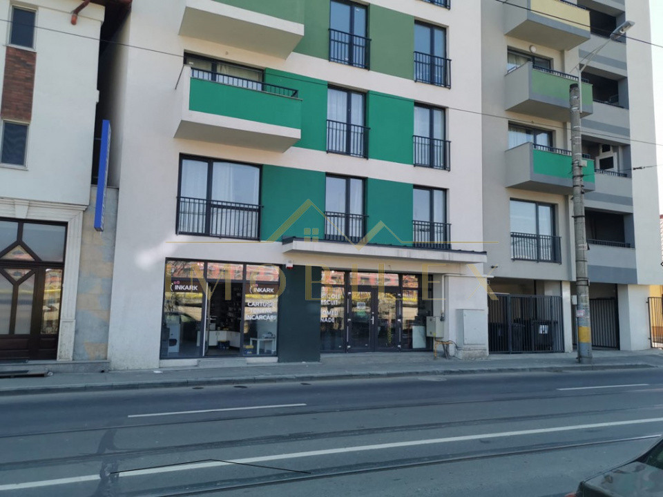 Spațiu comercial cu vitrina la strada principală 