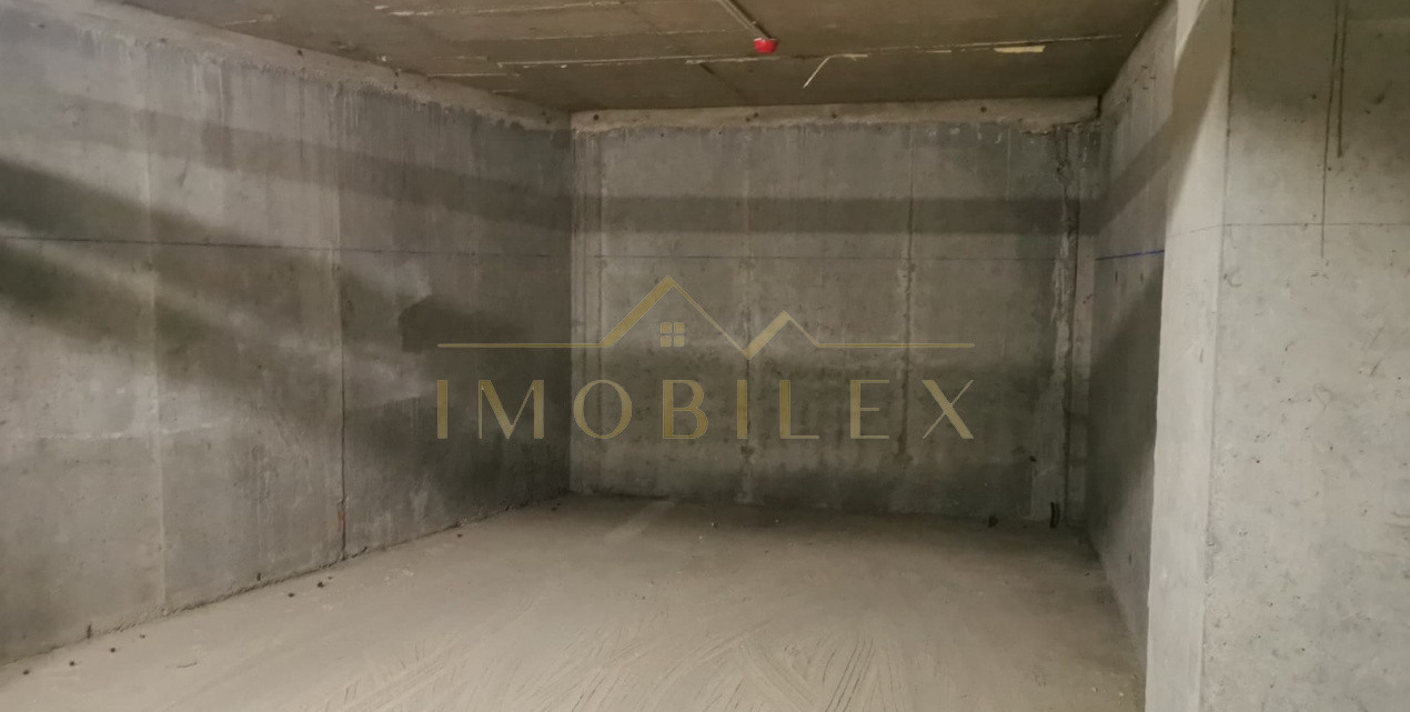 Spatiu de inchiriat vitrina la strada principala