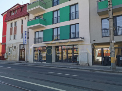 Spatiu de inchiriat vitrina la strada principala