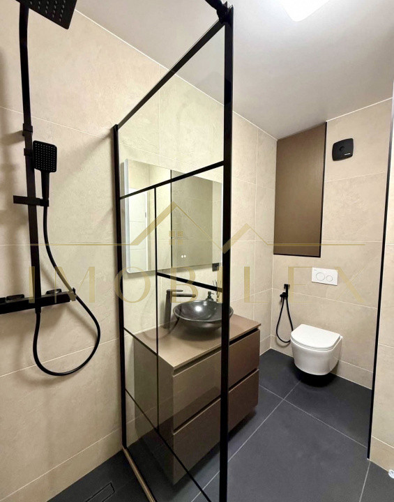 Apartament, 2 camere, LUX, ansamblu nou, blocurile albe, zona Eroilor