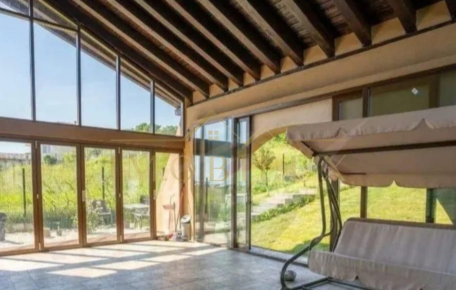 Casă individuală ,teren 2500mp Dambul Rotund