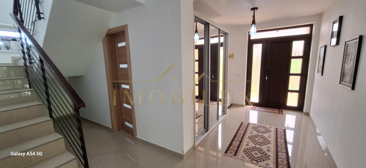 Casă individuală ,teren 2500mp Dambul Rotund