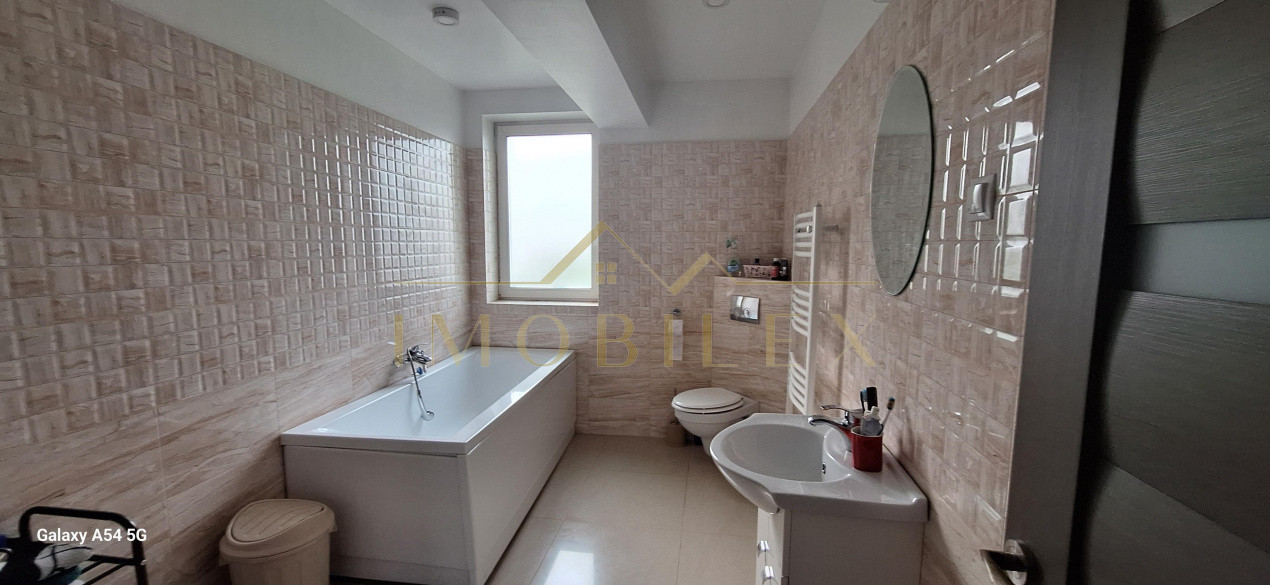 Casă individuală ,teren 2500mp Dambul Rotund