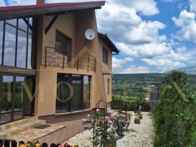 Casă individuală ,teren 2500mp Dambul Rotund