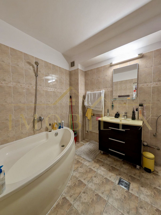 Apartament spatios, 3 camere, decomandate, parcare, zona Buna-Ziua