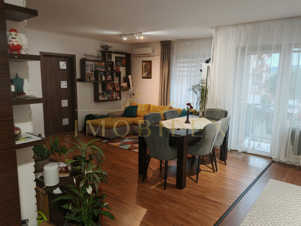 Apartament 3 camere, spațios, zona Terra