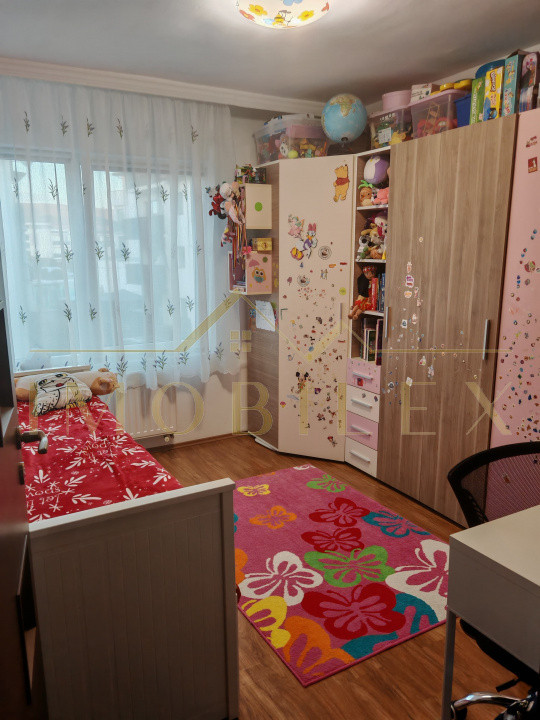 Apartament 3 camere, spațios, zona Terra