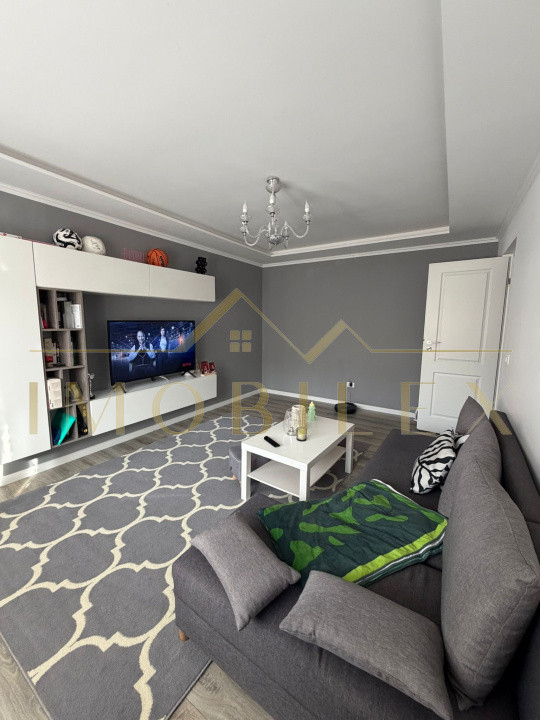 Apartament 3 camere, 2 băi, boxă, zona Aurel Vlaicu