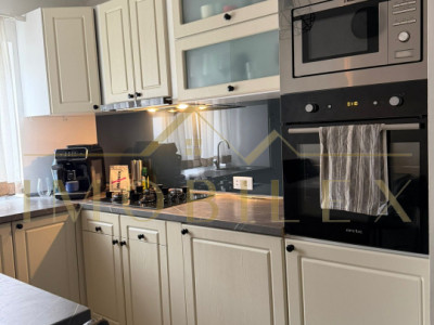 Apartament 3 camere, 2 băi, boxă, zona Aurel Vlaicu