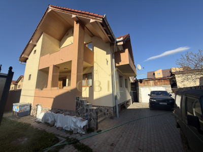 Casă individuală 5 camere, 200mp, terasa, zona Florilor