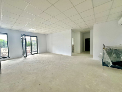 Spatiu comercial de inchiriat, 148.7 mp, zona Vivo
