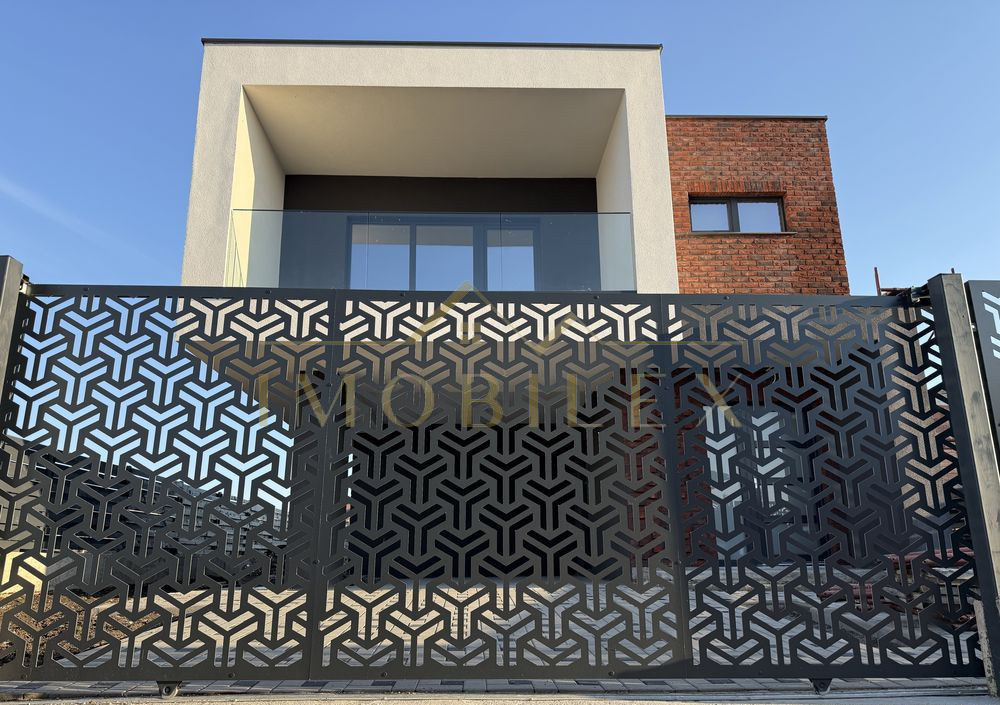 Casa individuala minimalista cu panorama