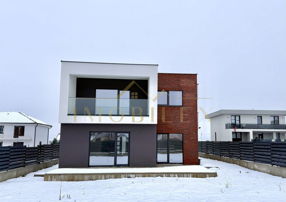 Casa individuala minimalista cu panorama