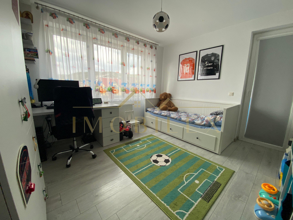 Apartament cu 3 camere acces curte privata