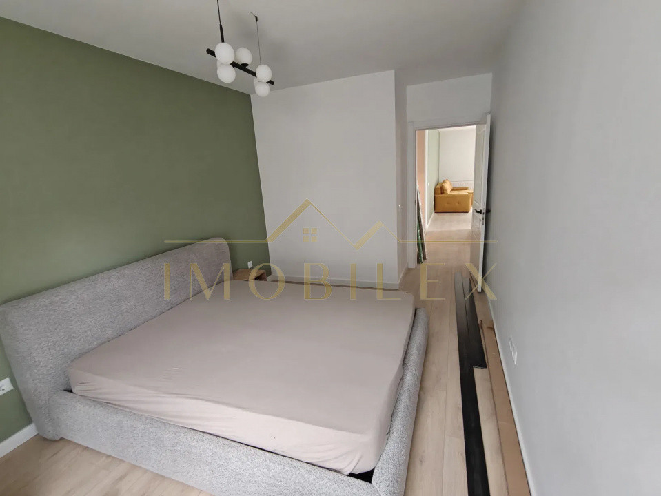 Apartament 3 camere, decomandat, terasă, zona Cetății