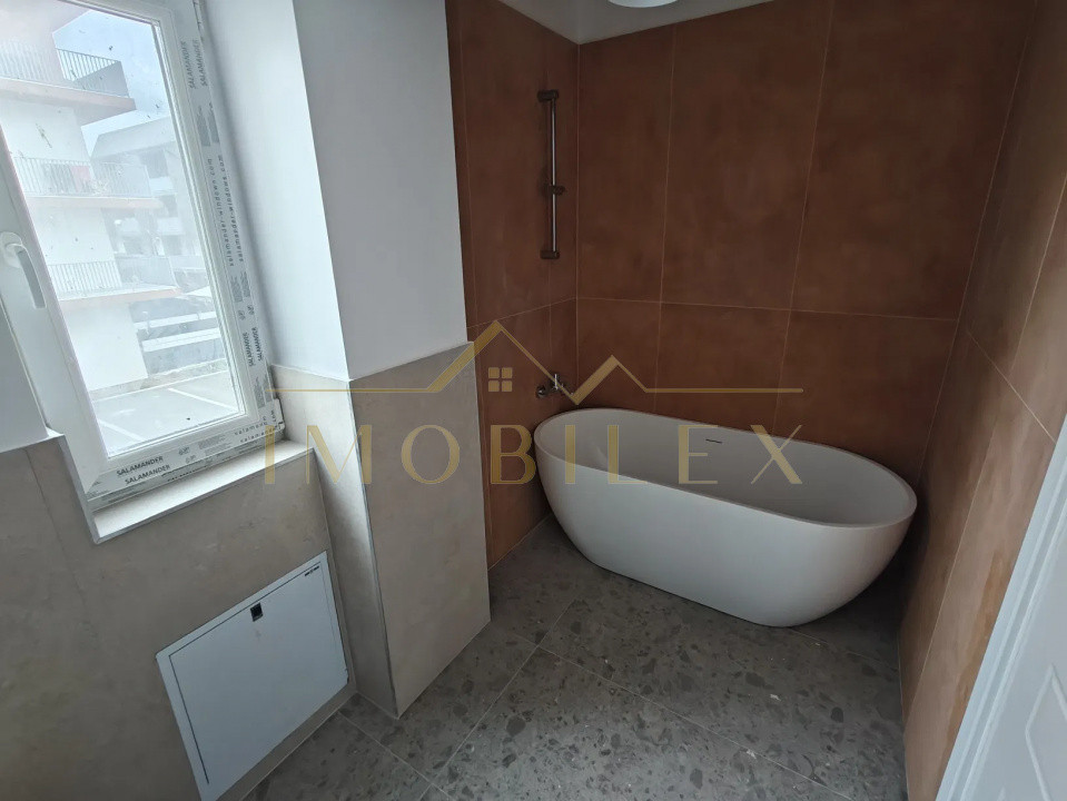 Apartament 3 camere, decomandat, terasă, zona Cetății